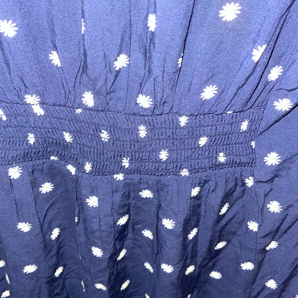 Old Navy short blue dress with daisy pattern in polyester - Picture 3 of 9